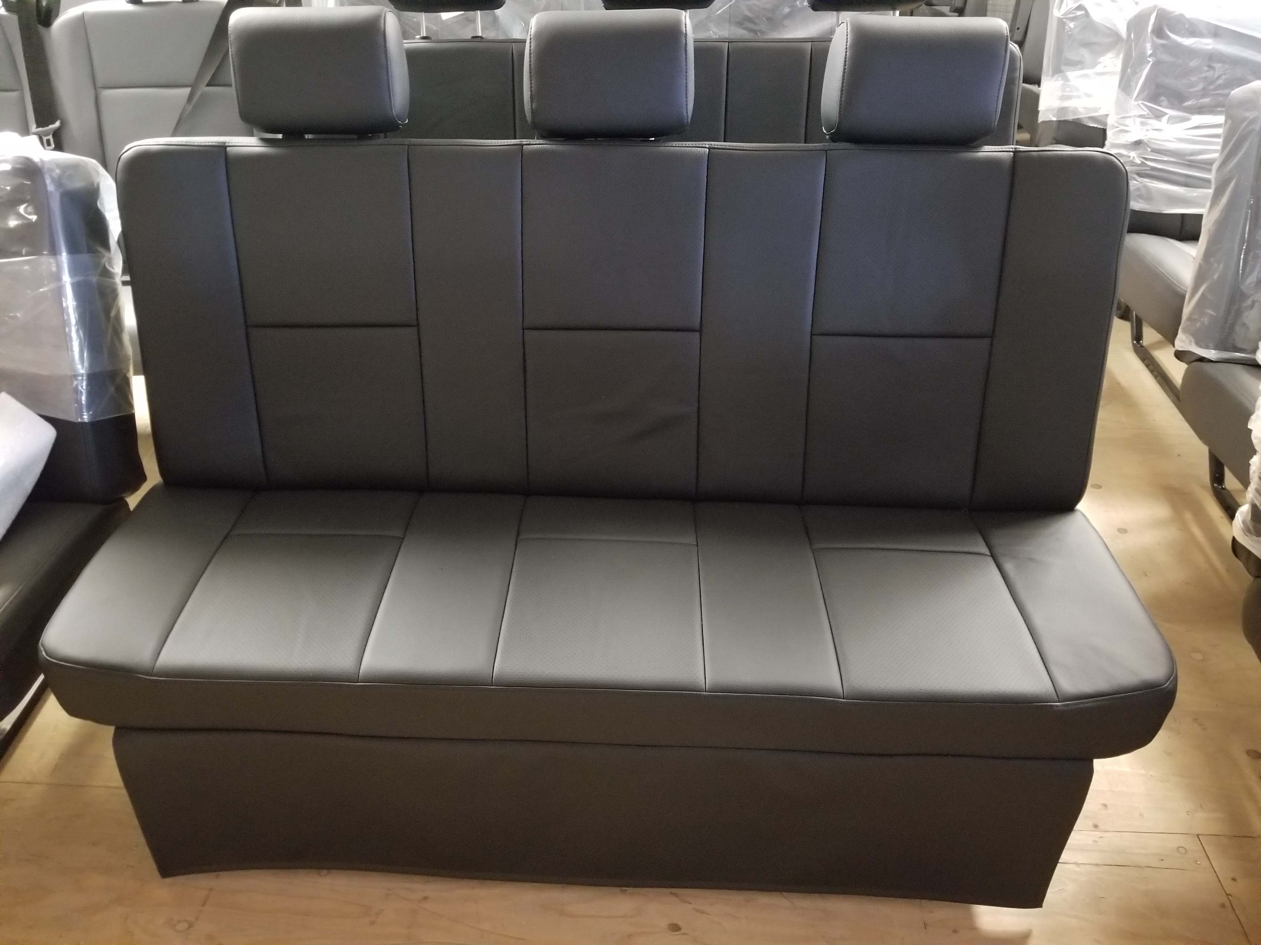 Ghế sofa giường cho xe van: Sự tiện nghi của xe van sẽ được nâng cao hơn với ghế sofa giường đa năng. Không chỉ là một chỗ ngồi thoải mái, ghế sofa này còn có thể biến thành một chiếc giường êm ái khi bạn muốn nghỉ ngơi trong hành trình. Hãy dành thời gian để chiêm ngưỡng hình ảnh của ghế sofa giường độc đáo này.